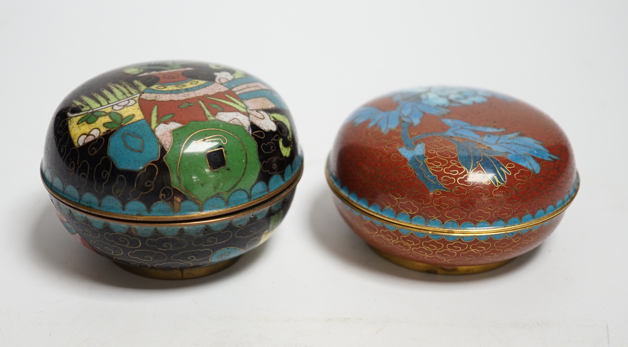 Two Chinese cloisonné enamel domed boxes and covers, one 19th century, the other 20th century. Tallest 6cm